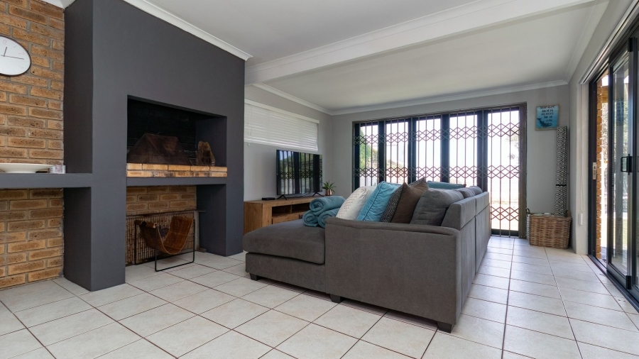 4 Bedroom Property for Sale in Sandbaai Western Cape